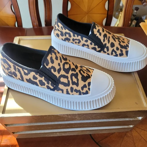 Qupid Slip On Platform Sneakers - Picture 2 of 5
